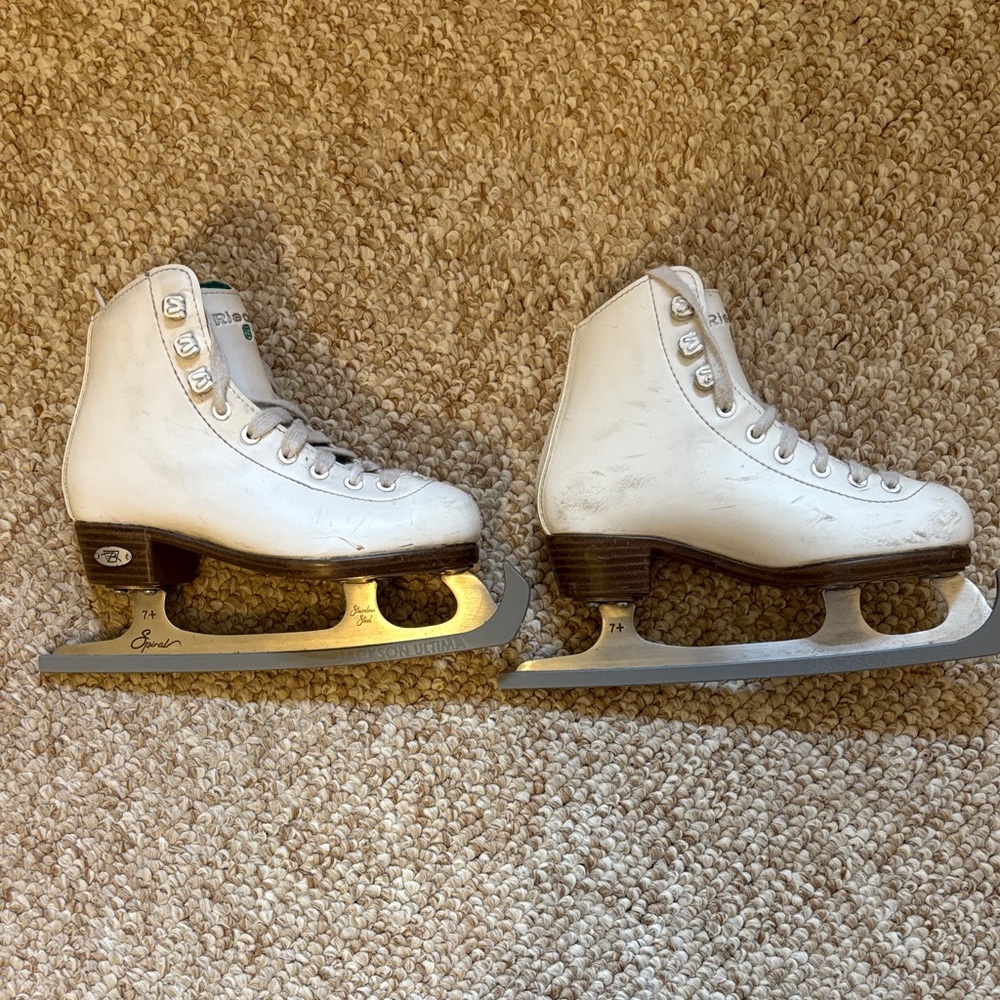 Riedel White Skates with Blade Covers - Sz J12